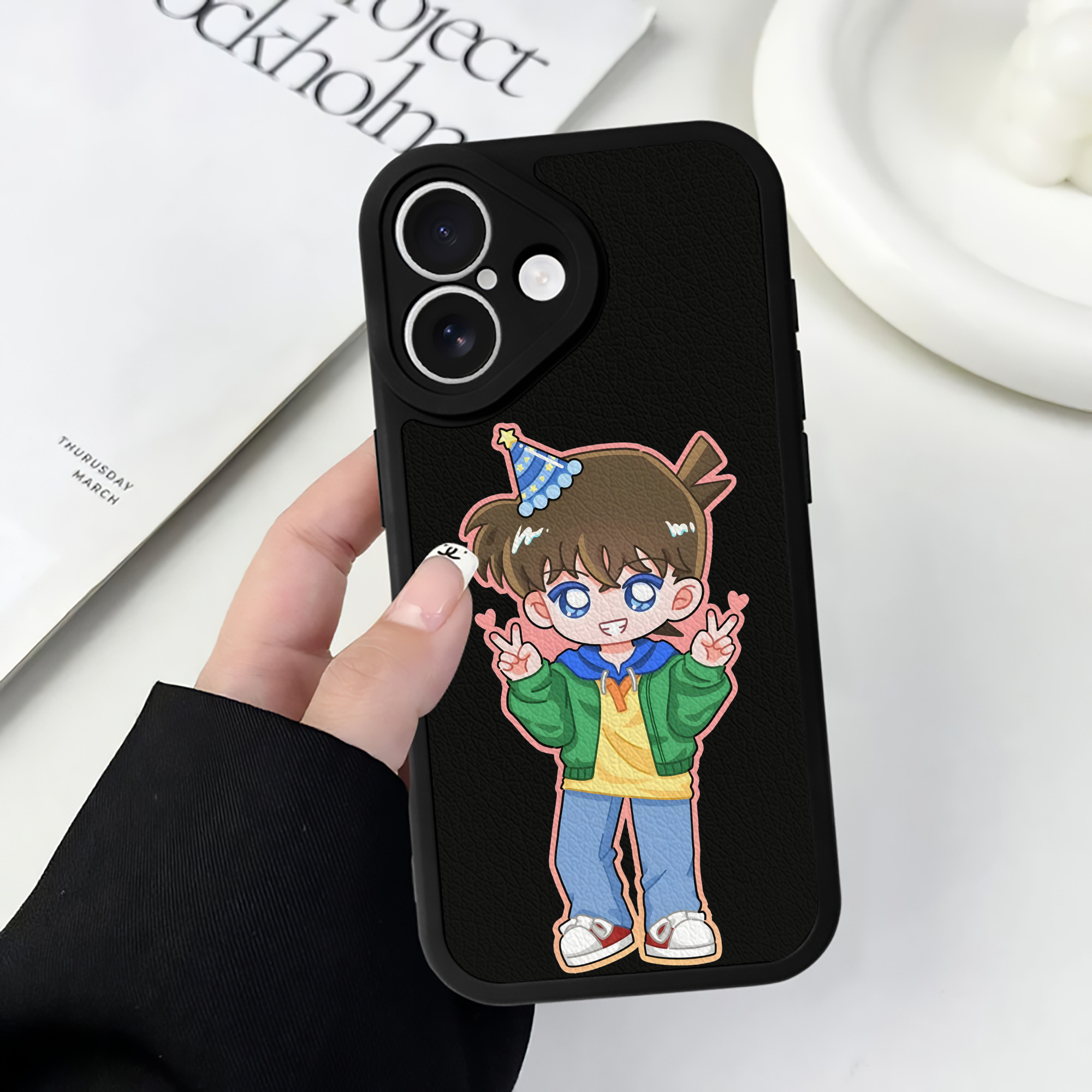 （画像用） 名探偵コナン 江戸川 コナン Detective Conan Conan Edogawa 【iPhone 16シリーズ対応】シリコンスマホケース（レザー調） 材質：シリコン